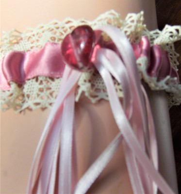 JARRETIERE DE MARIEE CREATION COUTURE rubans ROSES dentelle ECRUE