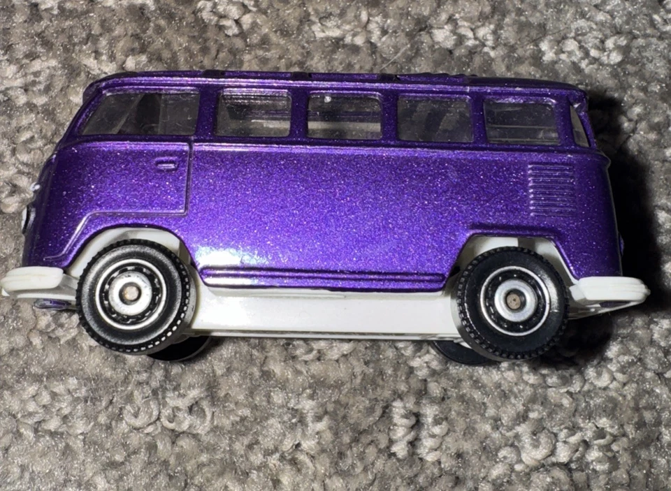 Matchbox 1998 VW Volkswagen Kombi Transporter Van Vintage collectable Purple - Image 3 of 4