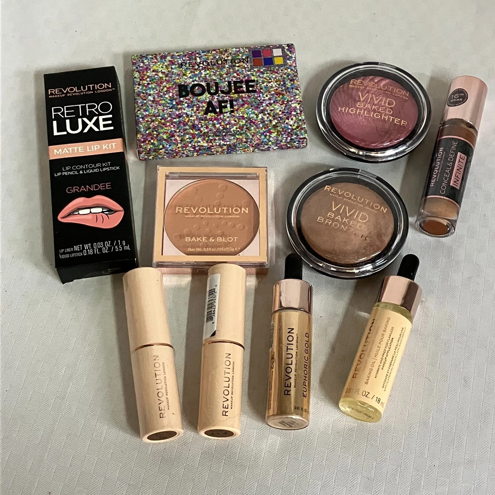 Revolution Highlighter, Bronzer, Concealer, Lip Kit & More 10-Piece Makeup Set
Opens in a new window