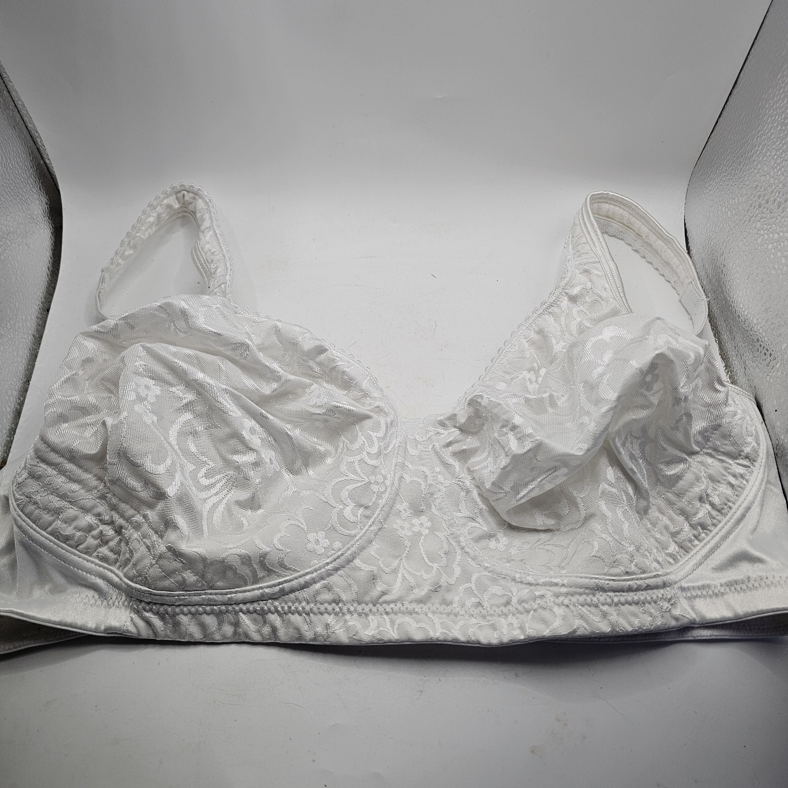 Playtex 18-Hour Ultimate Lift and Support Bra 44C White Wireless Satin 4745