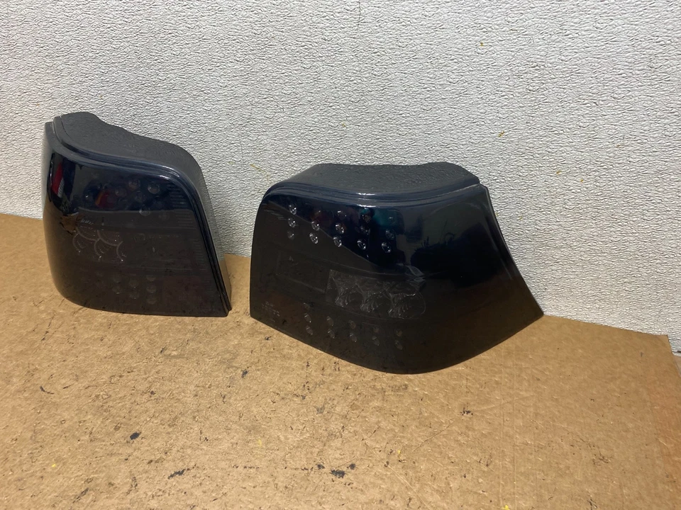 Juego de luces traseras LED negras izquierda+derecha Volkswagen Golf MK4 1997 a 2003 S9444 DG Foto 2 de 4