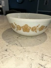 Vintage pyrex 4 qt mixing bowl Butterfly Gold Pattern