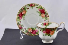 ROYAL ALBERT CHINA OLD COUNTRY ROSES TEA CUP & SAUCER SET, ENGLAND – MINT