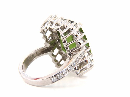 GIA Certified 18.58ct natural green peridot diamond ring 18kt+ - Picture 3 of 8