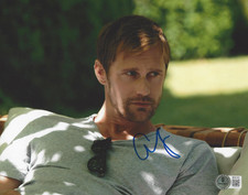 ALEXANDER SKARSGARD SIGNED 'SUCCESSION' 8x10 PHOTO 3 AUTOGRAPH BECKETT BAS COA