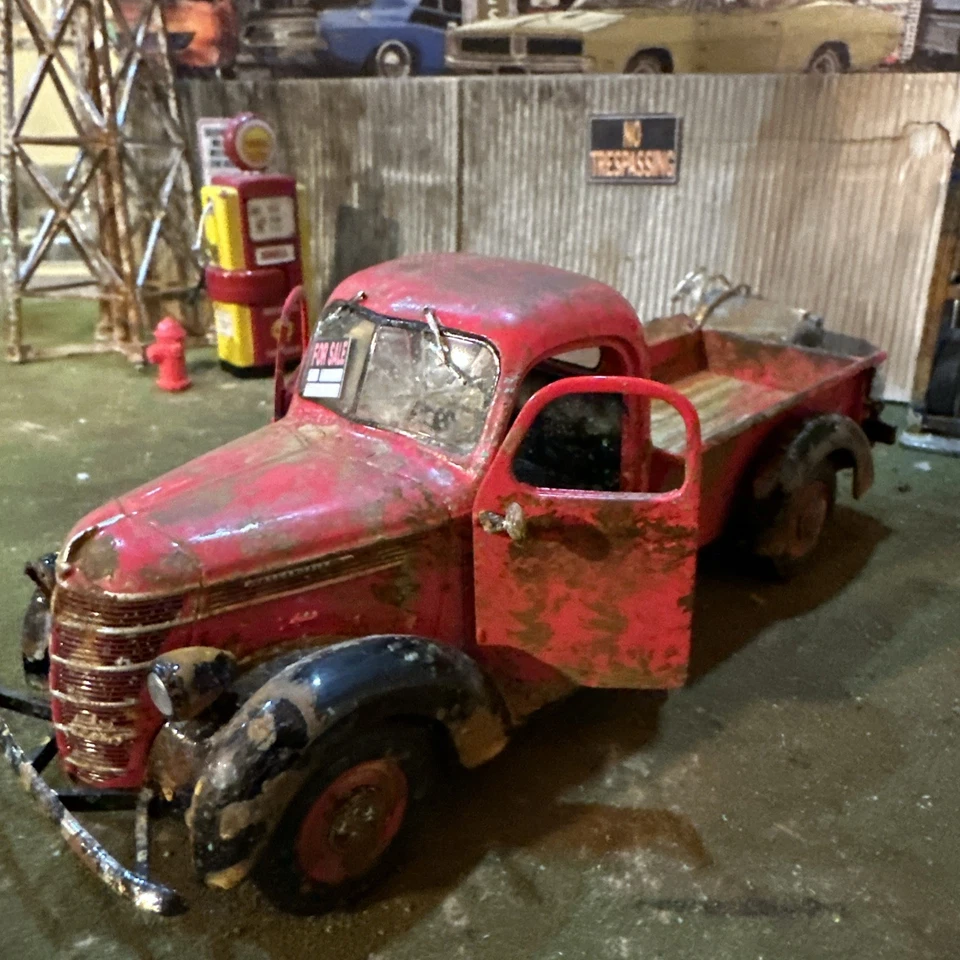 1938 International D2 Pickup - Barn Find Cars - 1:25 DIECAST - Weathered - Image 3 of 4