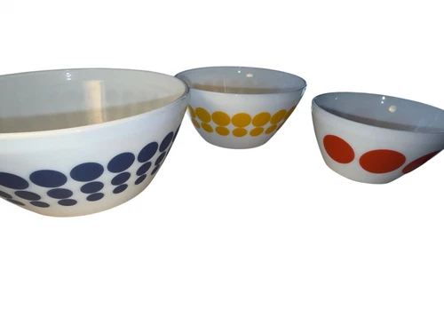 Pyrex Vintage Charm Mixing Bowls Set 3 Nesting White Polka Dot Mid Century style