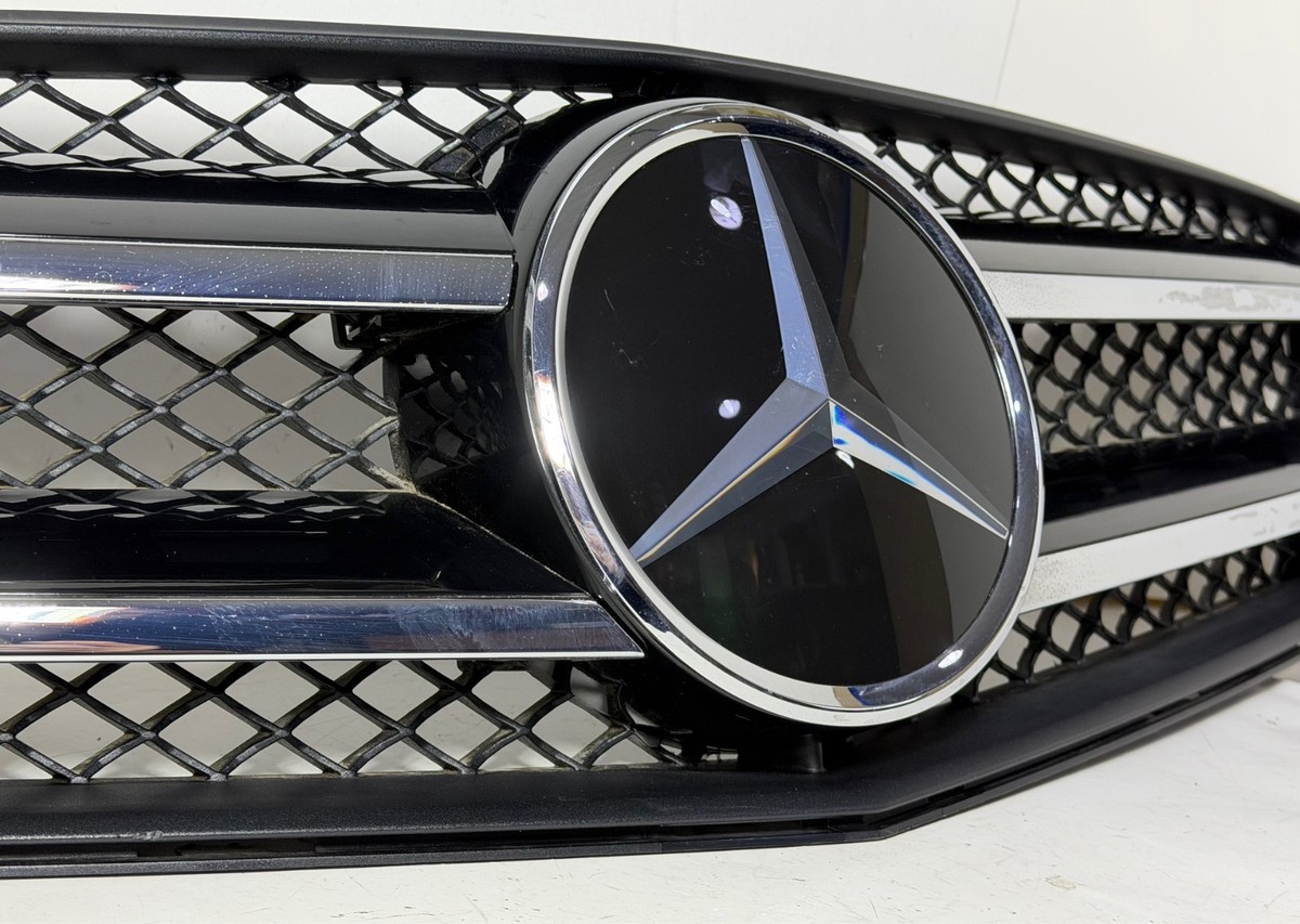 08 - 14 MERCEDES W204 C-CLASS FRONT BUMPER GRILLE BLACK CHROME