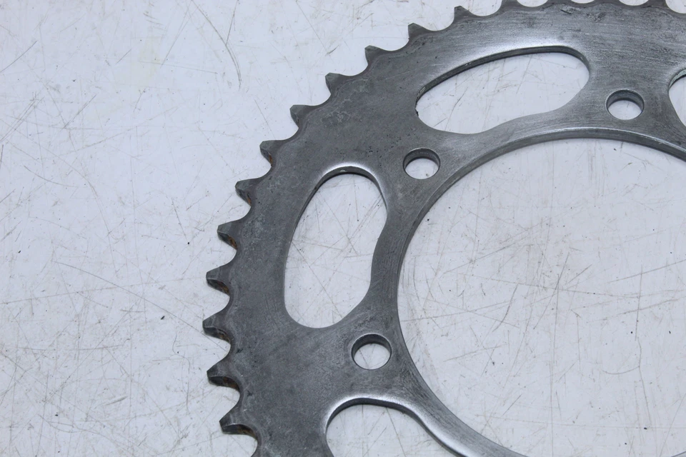 Piñón trasero 18-19 Suzuki GSXS750 64511-14J00 Foto 3 de 4