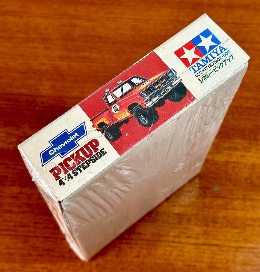 TAMIYA - 1982-Chevrolet-4x4 1/32 (item Kit. No. 1902) Mini
