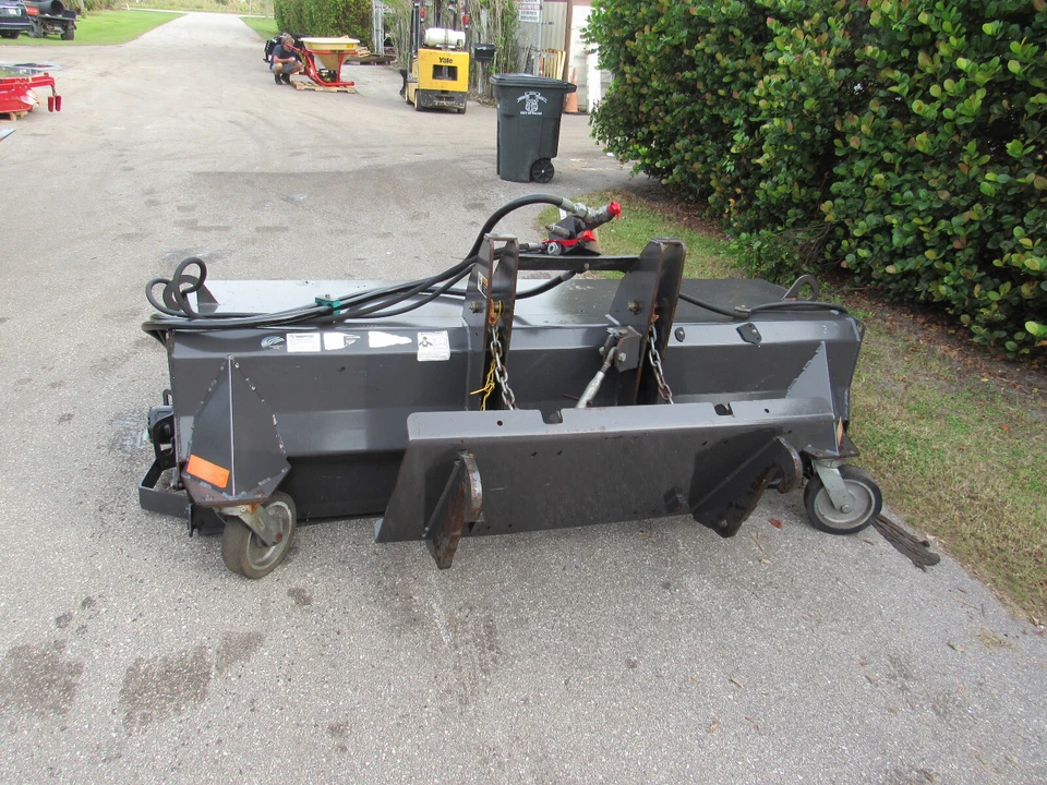 Paladin Sweepster CS 203 hidráulico de alto volteo 84” colector barredora cargadora de ruedas Foto 2 de 4