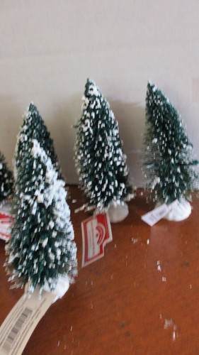 Tempo di vacanza~6 SPAZZOLINO DA NEVE VILLAGGIO DI NATALE 4" PINI~NUOVO CON ETICHETTE~LOTTO 3 - Foto 3 di 4