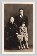 Family Photo Studio Photo RPPC Real Photo ANTIQUE POSTCARD 1286