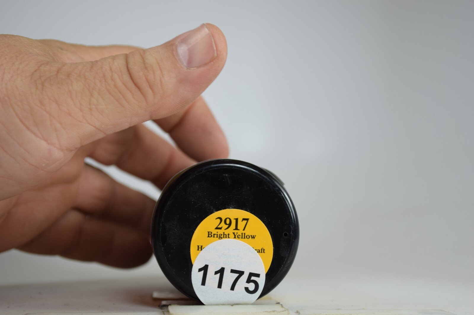 1175 BRIGHT YELLOW MODEL MASTER  3 oz SPRAY PAINT