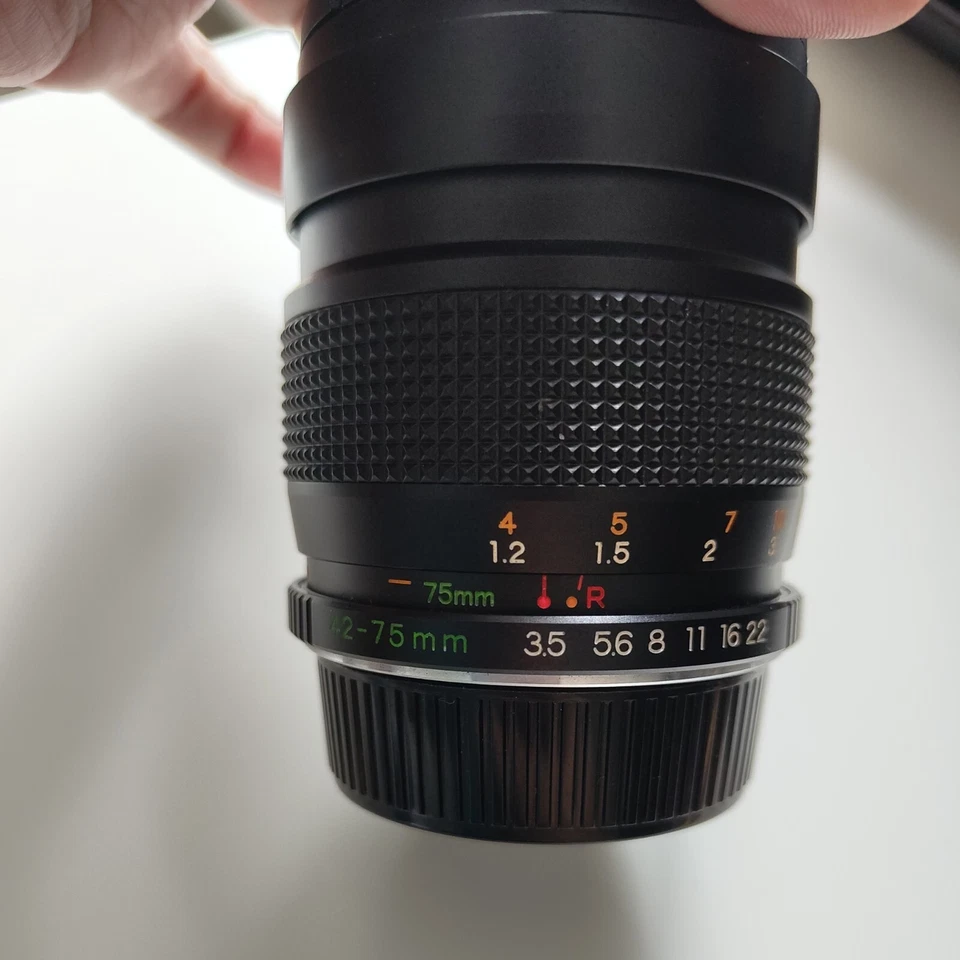 Yashica ML 42-75mm F3.5-4.5 MF Zoom Lens Contax Yashica C/Y Mount - Image 2 of 4