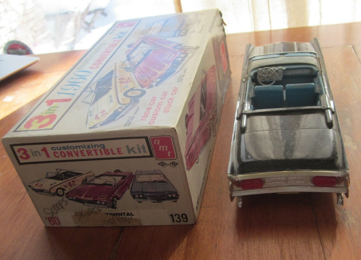 AMT 1960 Lincoln Continental Convertible Kit Annual 3-in-1 AMT 1960 Lincoln Continental Convertible Kit Annual 3-in-1