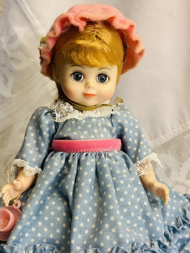 Muñeca Madame Alexander Little Miss Muffett de colección años 50 con taza y soporte lote LT2-5 - Imagen 2 de 12