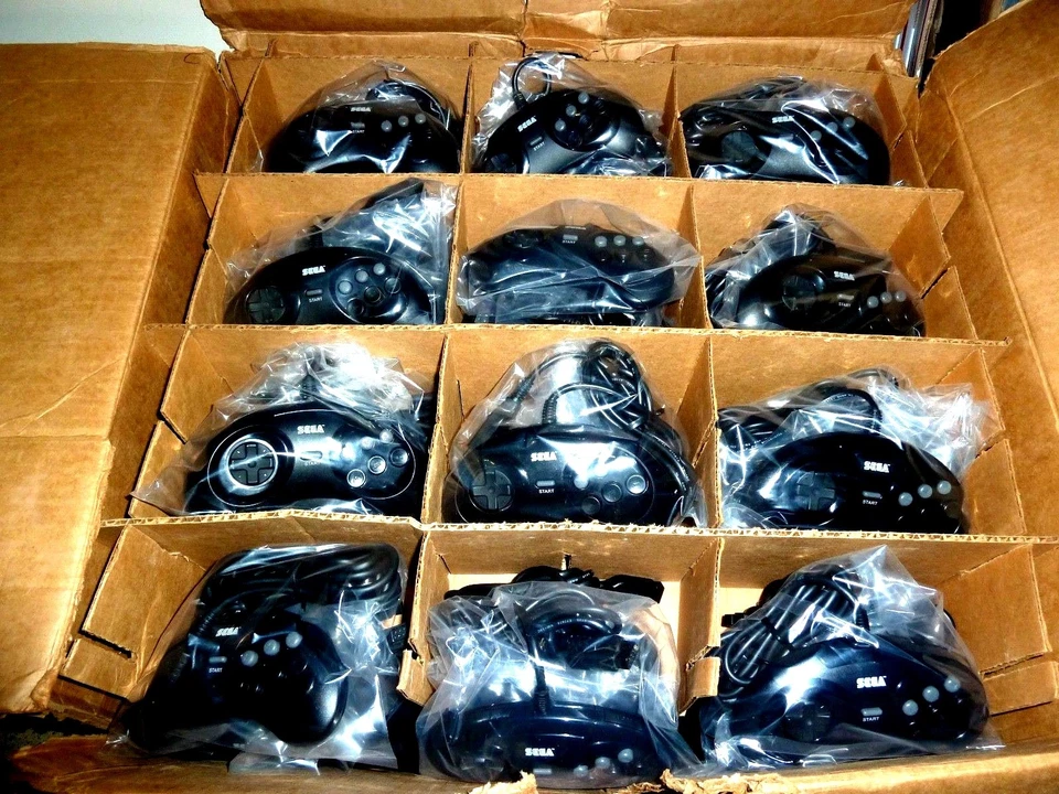 NEW  GENUINE  SEGA GENESIS 6 BUTTON CONTROLLER MK-1653 SEGA BRAND NEW  UNUSED - Image 2 of 4