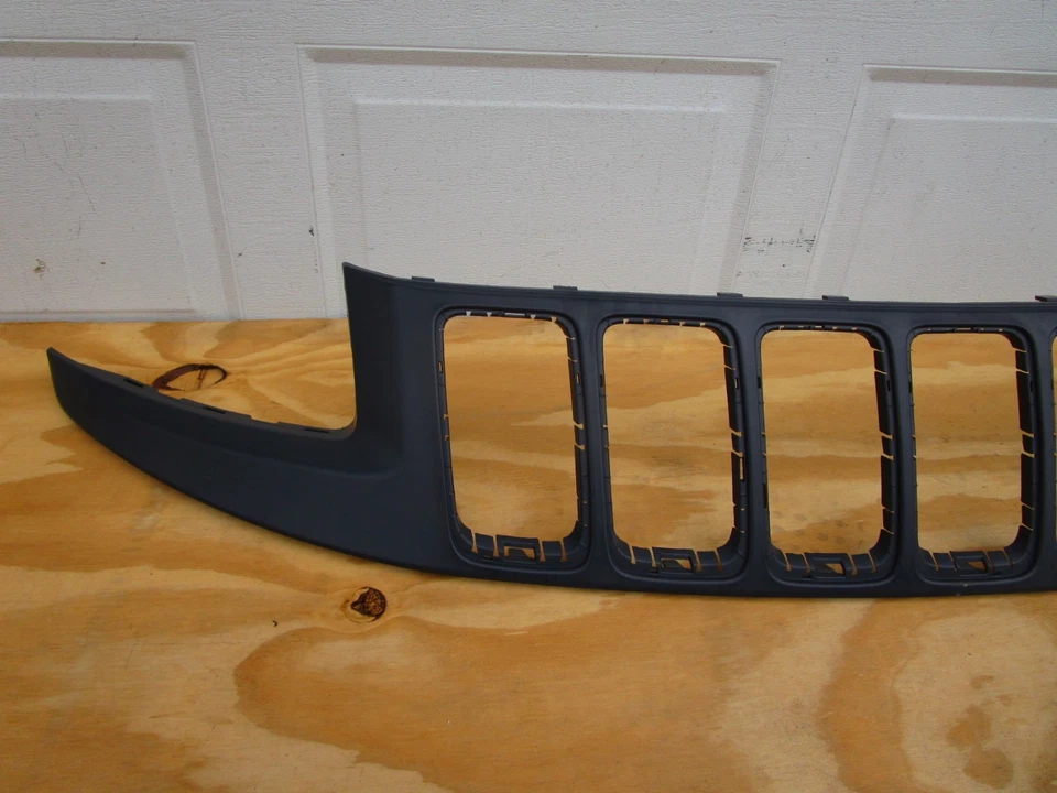 14 15 JEEP GRAND CHEROKEE ПЕРЕДНЯЯ РЕШЕТКА РАДИАТОРА 5RMN6TZZAA OEM - Изображение 2 из 4
