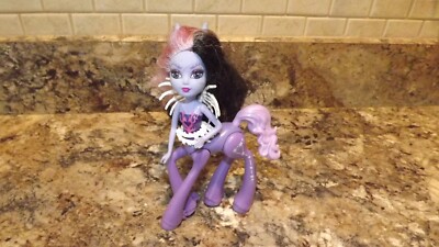 Monster High Frightmares Avery Evenfall Centaur Doll Mattel MH