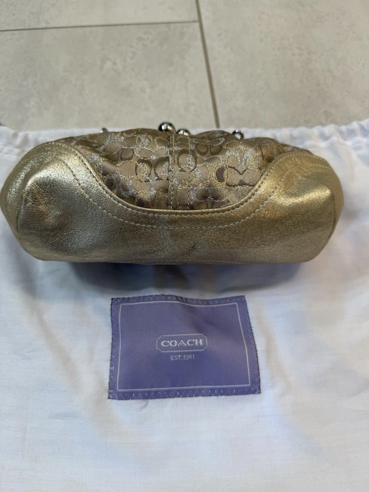 Cartera sin asas Coach Lurex Good Chenille Signature en C con bloqueo de beso limitada Foto 4 de 4