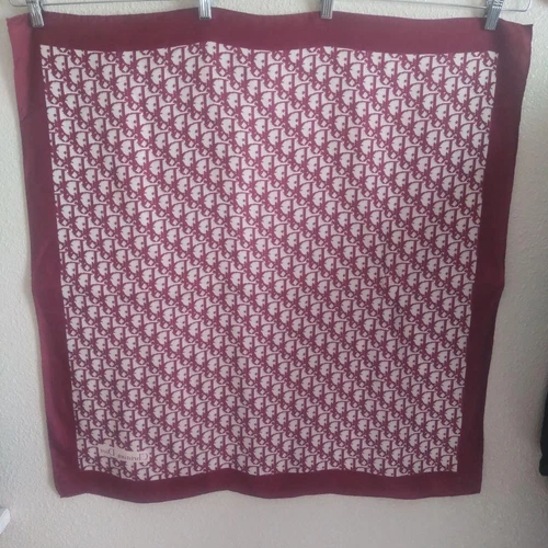 Christian Dior foulard en soie rouge 31x30 pouces accessoire mode femme