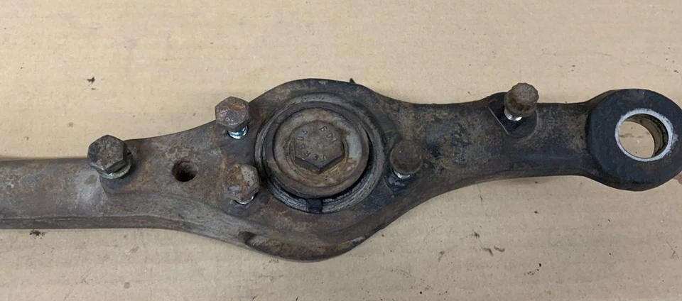 1989 Mercedes-Benz W126 300SE Front Right Lower Control Arm 23RG41CR4 Foto 2 de 4