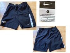 NIKE Sporthose kurz Mädchen für 152 - 158 cm 12 - 13 Jahre