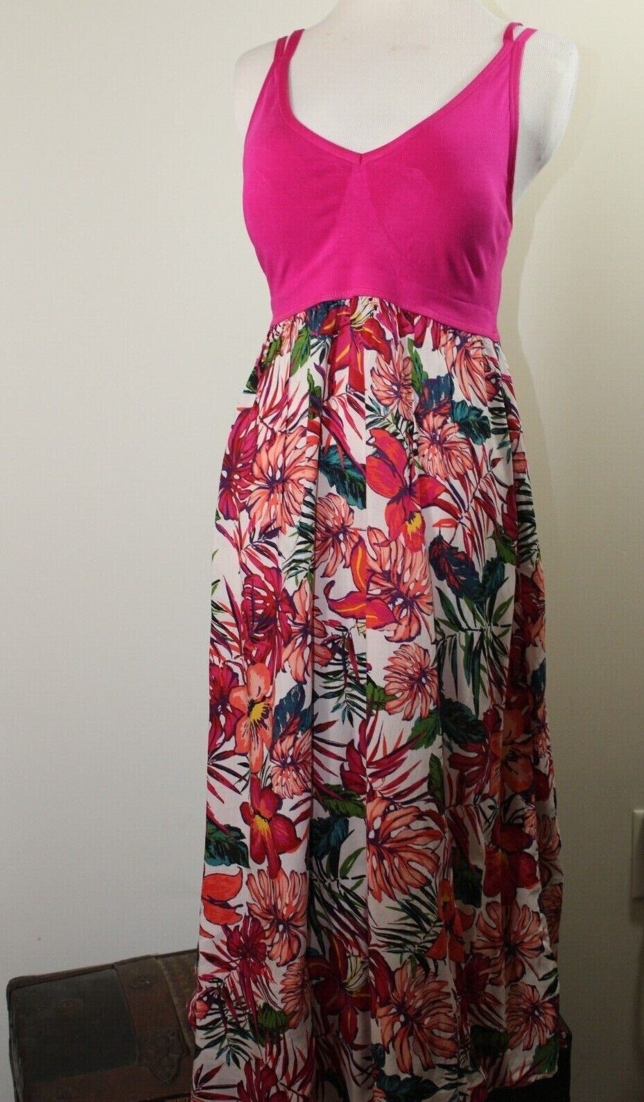Sleeveless Maxi Dress VNeckline Long Flowing Skirt with Bold Colorfull Print Sz8-image
