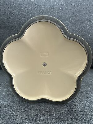 Le Creuset Flower Cocotte 20cm Cast Iron Enamel Pot Nectar Le Creuset Flower Cocotte 20cm Cast Iron Enamel Pot Nectar