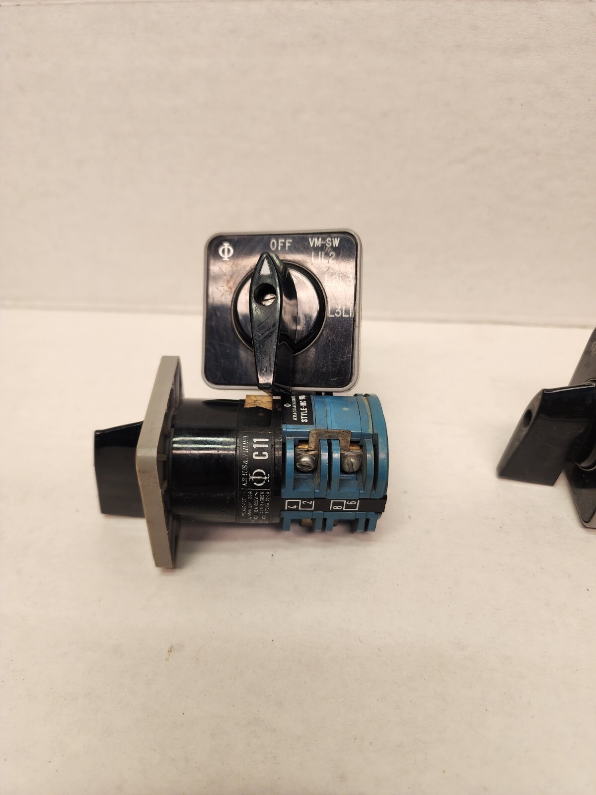 Kraus & Naimer C11 VDE 0660-107 Rotary panel Switch 20 A, 660v, 4 positions