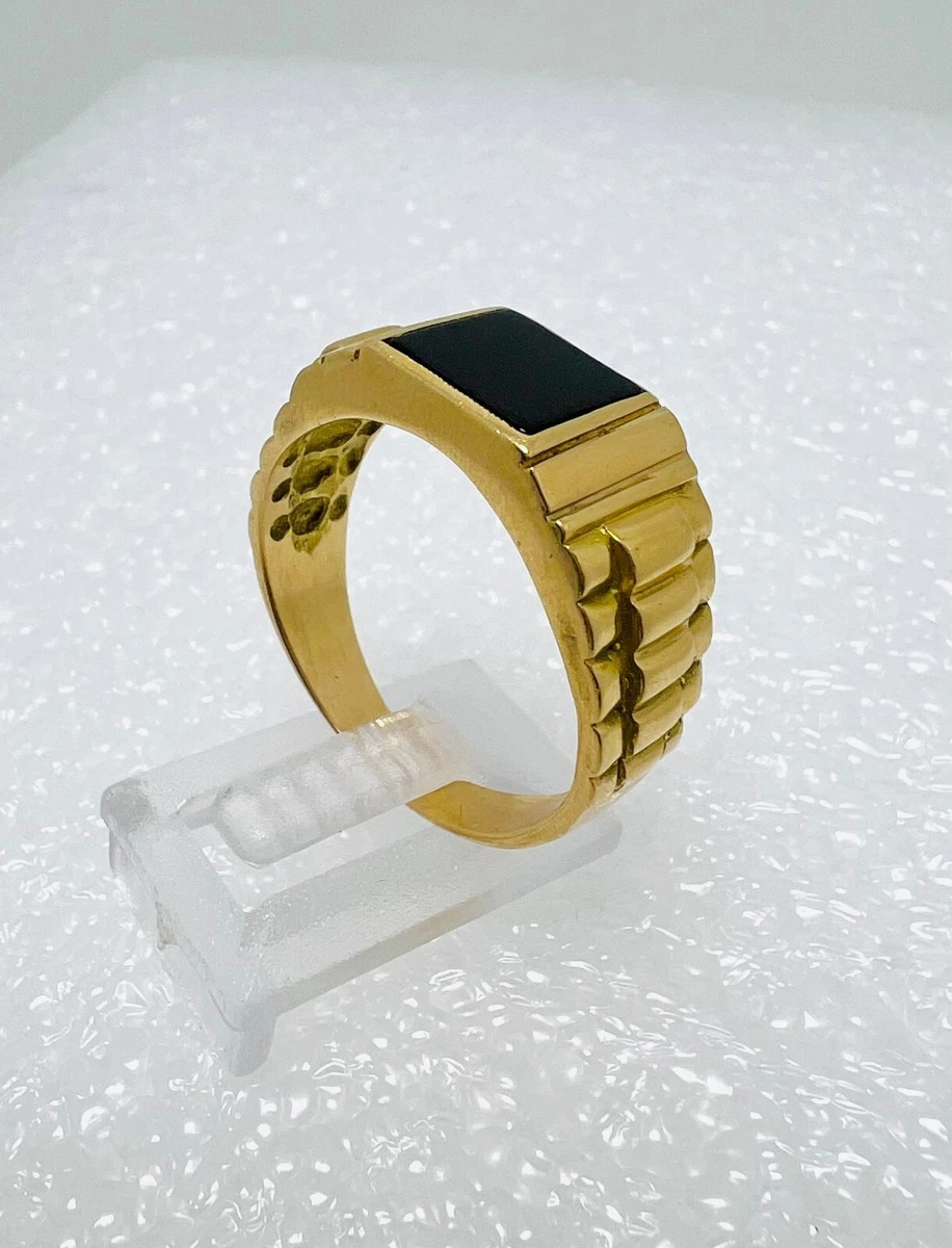 MODERN MEN S RING IN 18K GOLD WITH ONYX