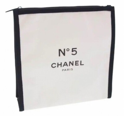 2023 CHANEL La Collection Black + No.5 White Novelty Pouch Set