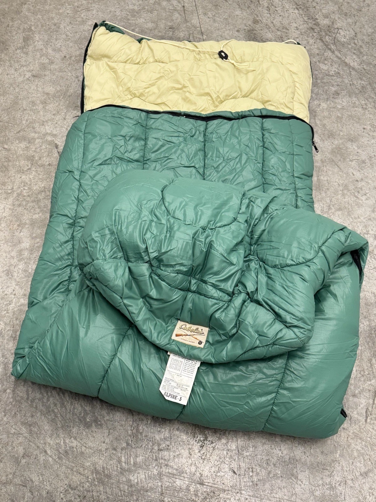 Cabela's Du Pont Hollofil II Adult Green Sleeping Bag Summit Mummy