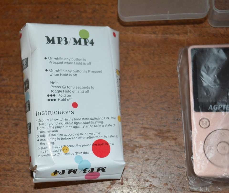 MP3/4 USB AUX Player NEW w/ Pods & Charager & Case  Bundle AGPTEK HA0182RG - Image 3 of 4