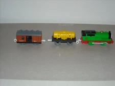 Thomas & Friends Motorized PERCY / Sodor Mail Car & Tank Car 1995