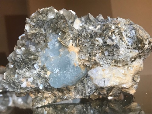 814g Aquamarine Cluster with Mica - Photo 8 sur 12