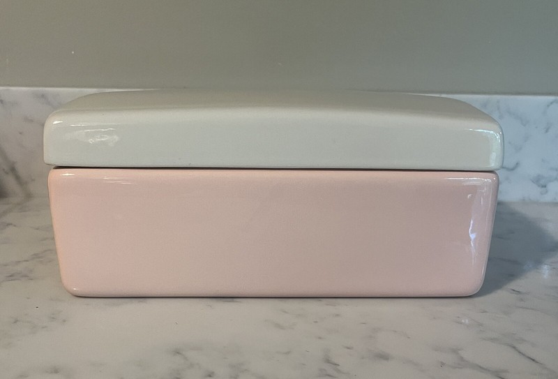 Haeger 7130 Vintage Lidded Box For Tissue Or Toiletries Pink And White Ceramic