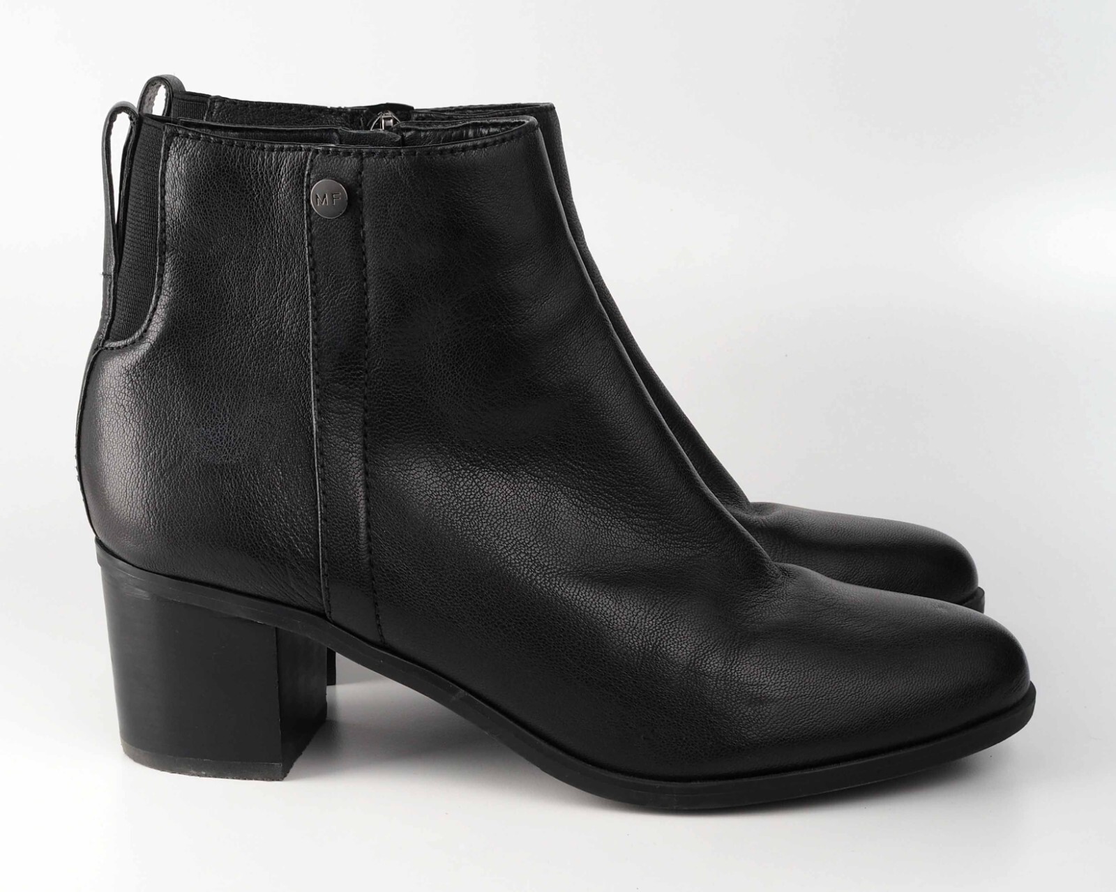 MARC FISHER 9.5 Boots Ankle Booties Black Leather Block Heel Almond Toe EUC