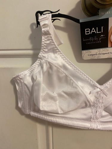 BRAND NEW WOMEN'S SIZE 38C BALI BEAUTIFULLY YOU TAILORED WIRELESS BRA - Picture 2 of 10