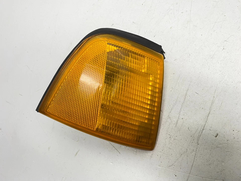 88-92 AUDI 90 SERIES LUZ INTERMITENTE LADO PASAJERO DELANTERO DERECHO OEM, 116-58148 Foto 2 de 4
