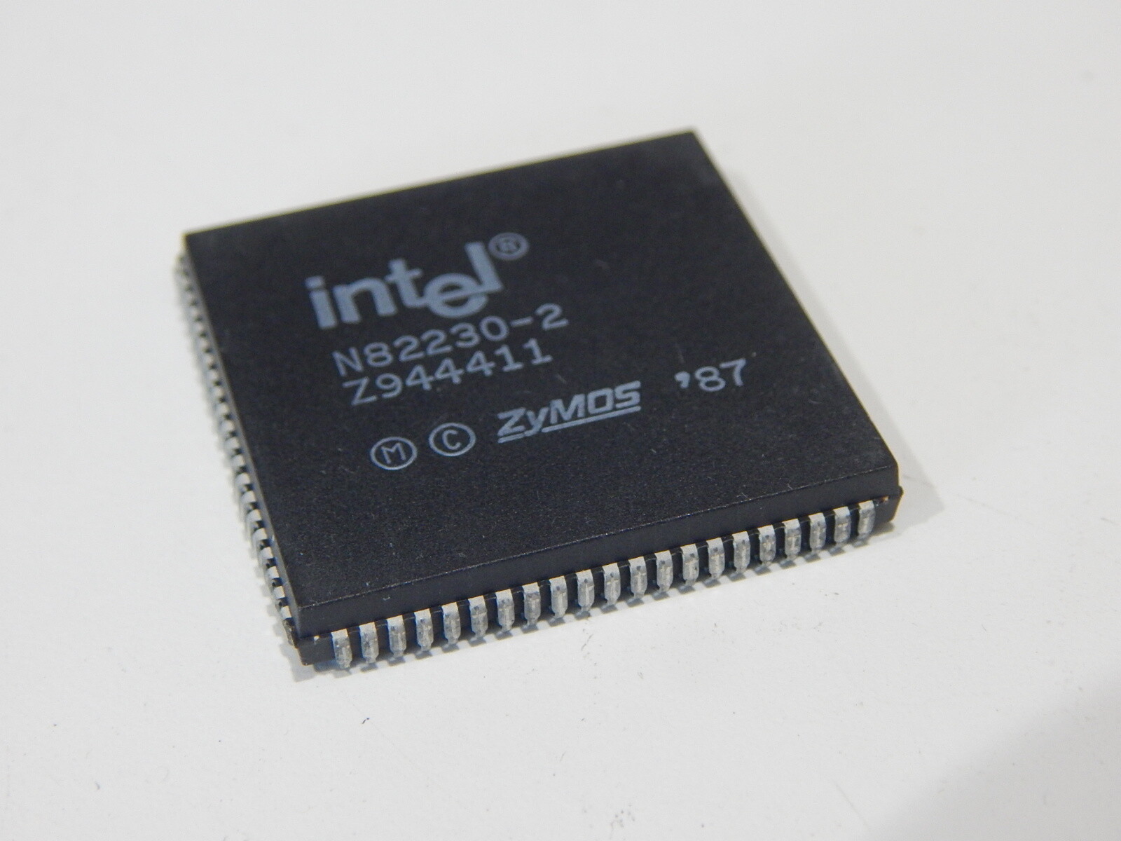 INTEL N82230-2 SYSTEM MULTIFUNCTION PERIPHERAL CONTROLLER 84-PLCC -FAST SHIPPING