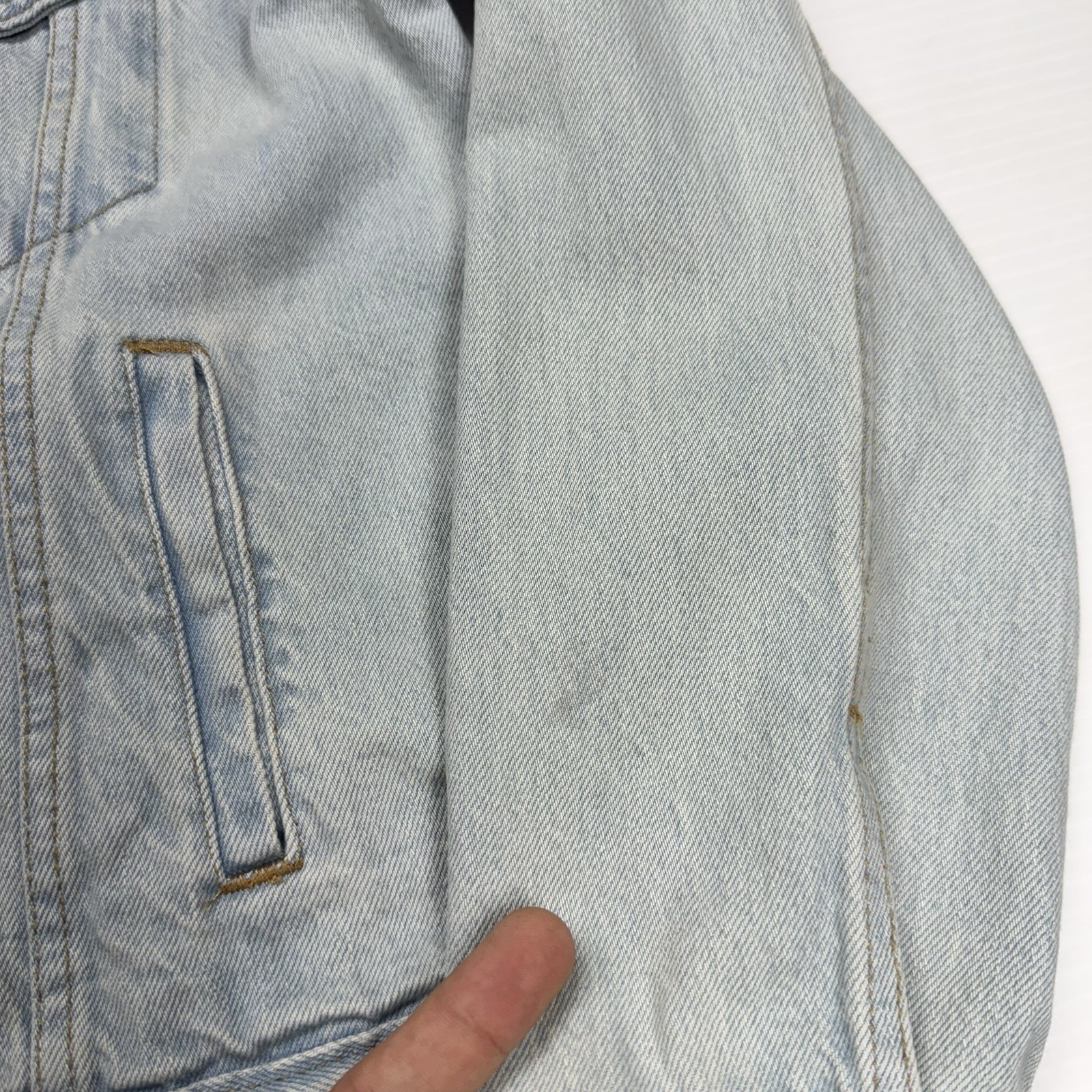 Levi's Premium Mens Denim Trucker Jacket L Blue Light Wash Pleated Workwear