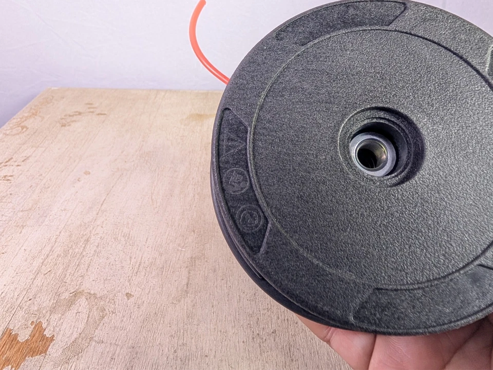 Carrete de cabezal recortador Greenworks G5BSJTVWW para herbicida modelo 21212 cuerda NUEVO Foto 3 de 4