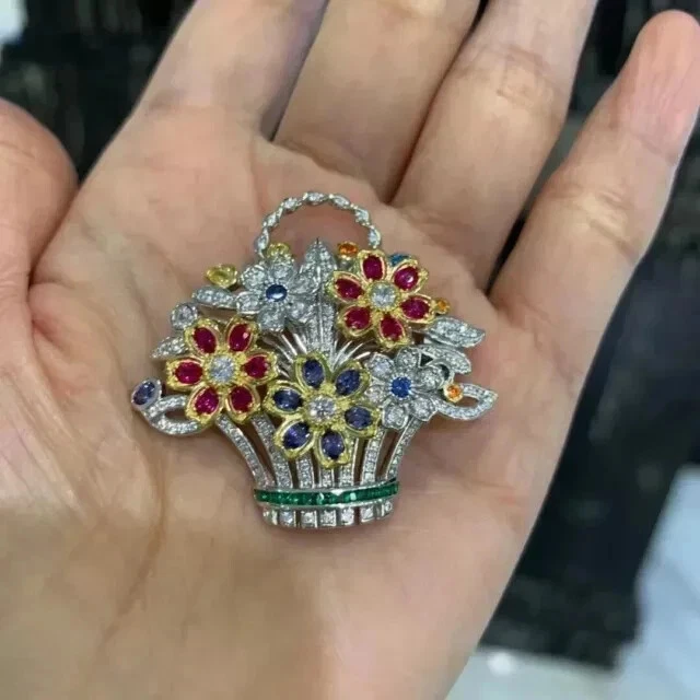 Broche broche cesta flor rubí rosa simulado ovalado de 1,50 quilates chapado en oro blanco de 14 quilates Foto 3 de 4