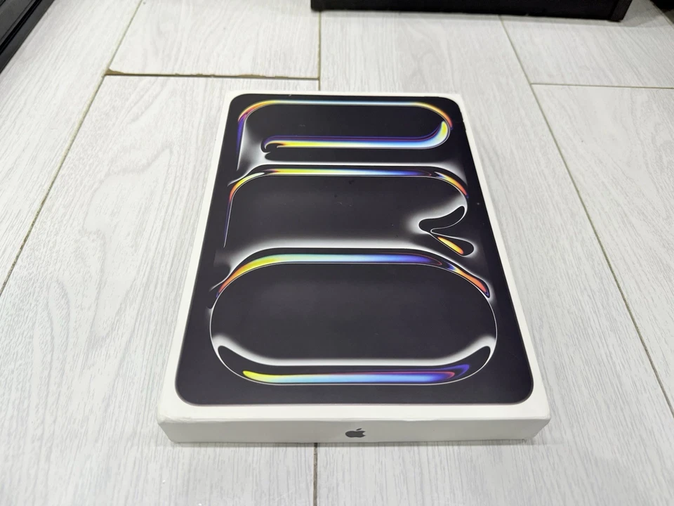 NEW* Apple iPad Pro 11" 2025 M5 256GB Wi-Fi & Cellular 5G Unlocked - Space Black - Image 2 of 4