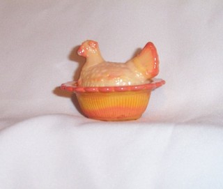 Mosser Mini Hen On Nest orange slag Chick On Nest Salt Marked "M"