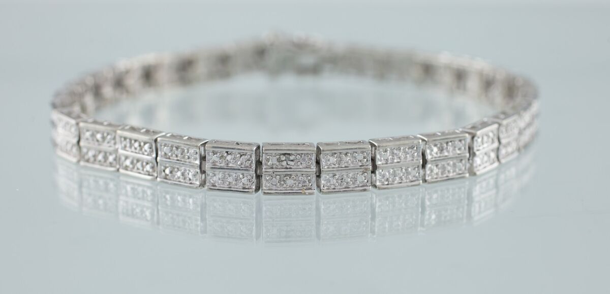 Sterling Silver Link Chain Bracelet with Insertion Clasp Sterling Silver Link Chain Bracelet with Insertion Clasp