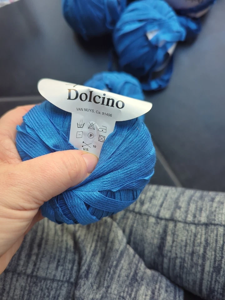 Juego de 8 hilos Trendsetter DOLCINO Aran con hilo de cinta Foto 4 de 4