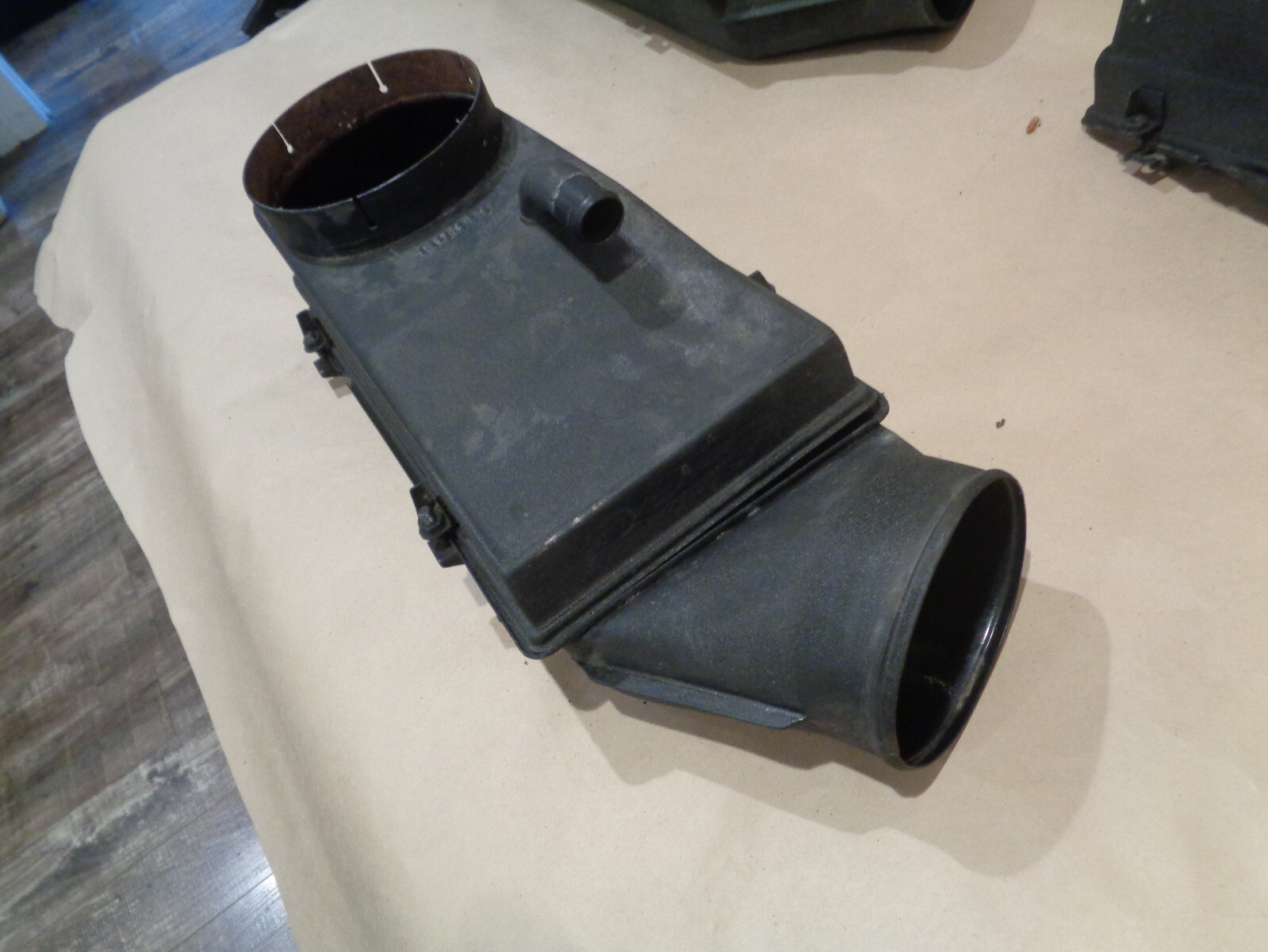 Ferrari 308,328, Mondial  - Air Intake Filter Box - P/N 118313